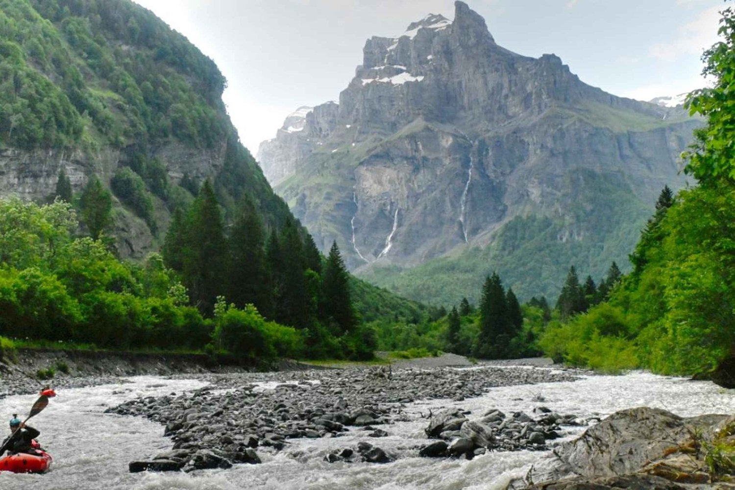 Verchaix: Packrafting-eventyr på Giffre-elven i de franske Alpene