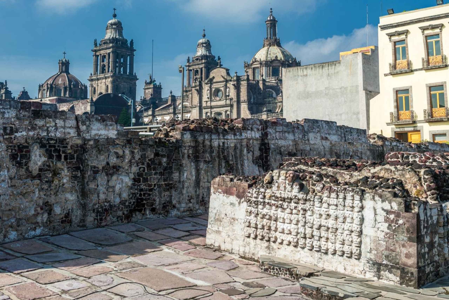 メキシコシティの象徴的な名所を巡るプライベートウォーキングツアー