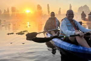Xochimilco : lever du soleil en kayak à Mexico
