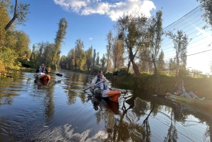 Xochimilco : lever du soleil en kayak à Mexico