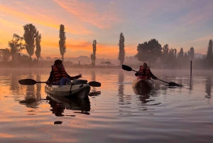 Xochimilco : lever du soleil en kayak à Mexico