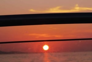 ザダル：シャンパンを楽しむサンセットボートツアーをお楽しみください