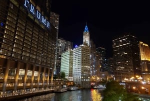 Chicago: Crucero nocturno de 90 minutos por el río y el lago