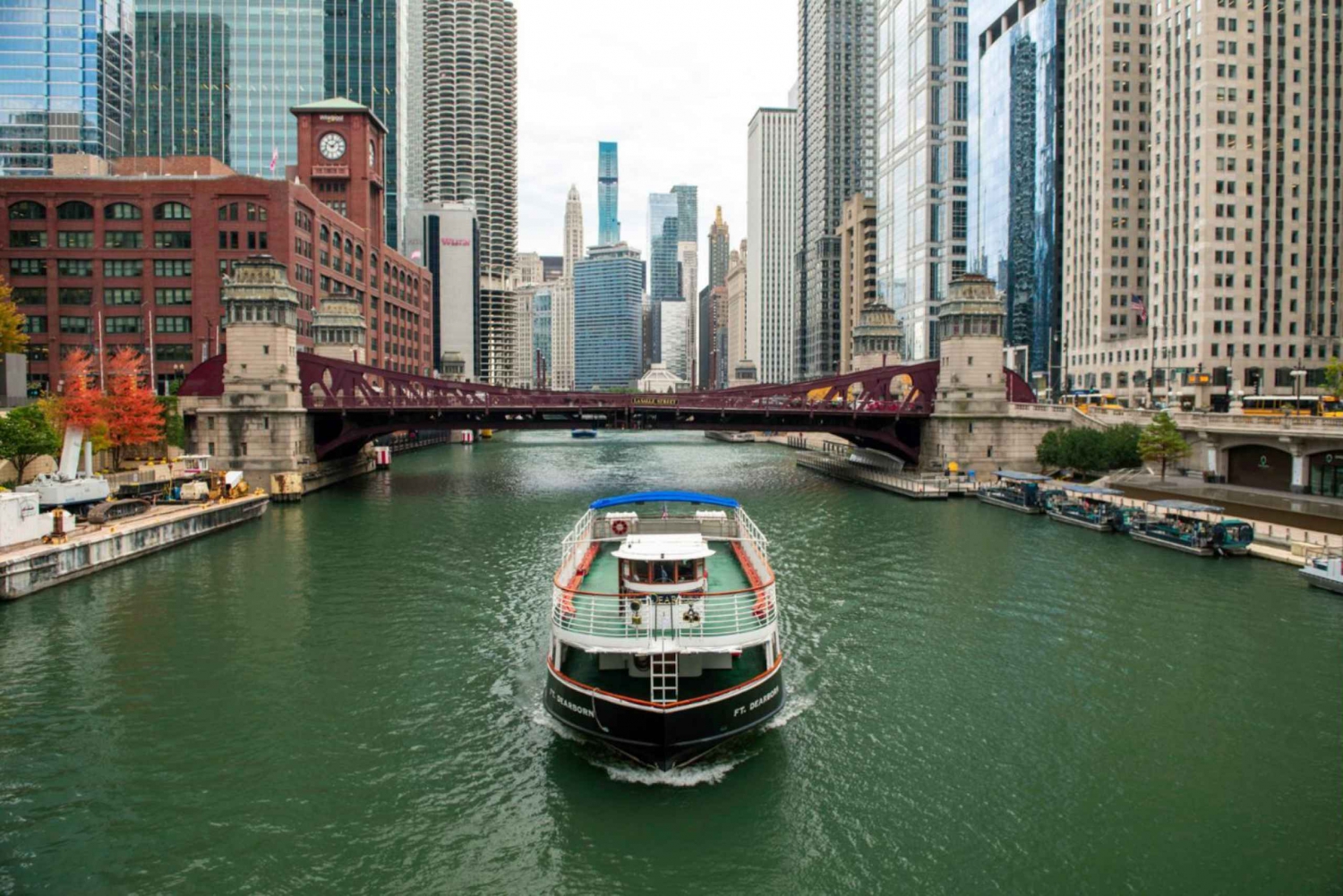 Chicago: Chicagossa: Arkkitehtuuriveneajelu drinkkien kera