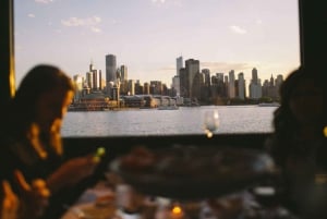 Chicago: Rejs z kolacją w formie bufetu z fajerwerkami po jeziorze Michigan