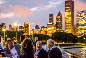 Chicago: Fireworks Cruise with Lake or River Viewing Options