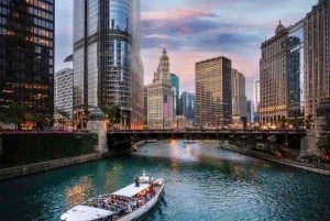 Chicago: Gangsters & Ghosts Minibus Tour + Riverboat Cruise