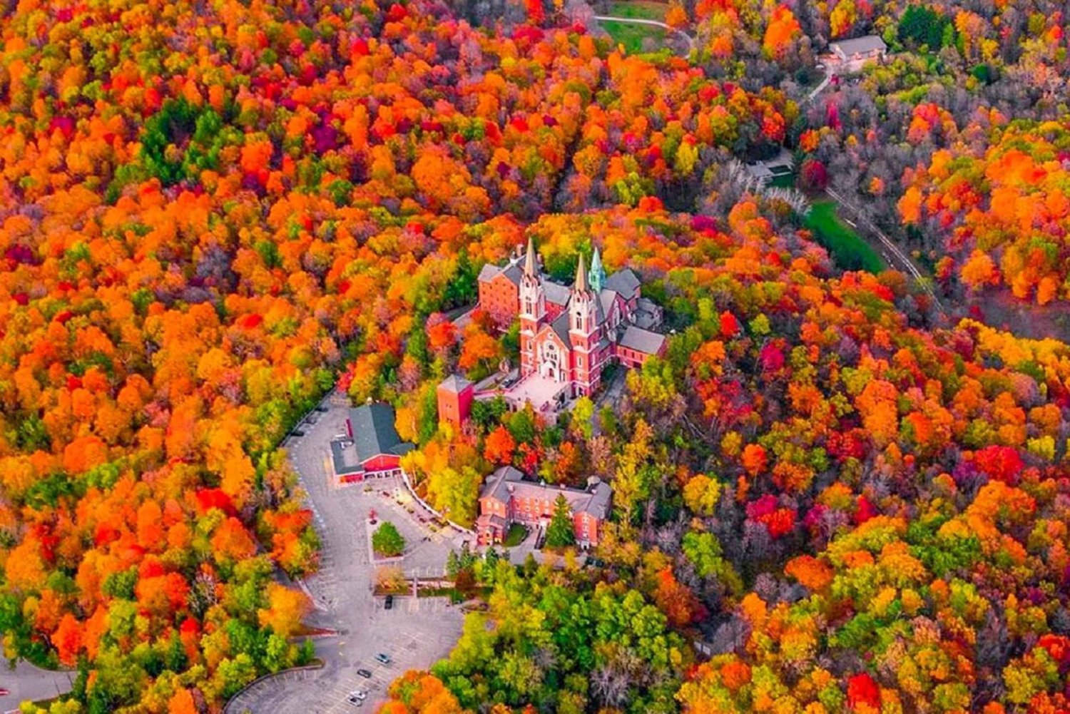 シカゴ：ミルウォーキーとレイクジェニーバの紅葉1日ツアー