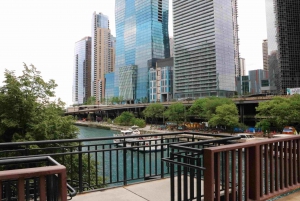 Excursão a pé autoguiada pelo rio Chicago