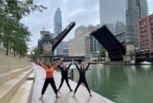 Passeggiata yoga sul fiume Chicago