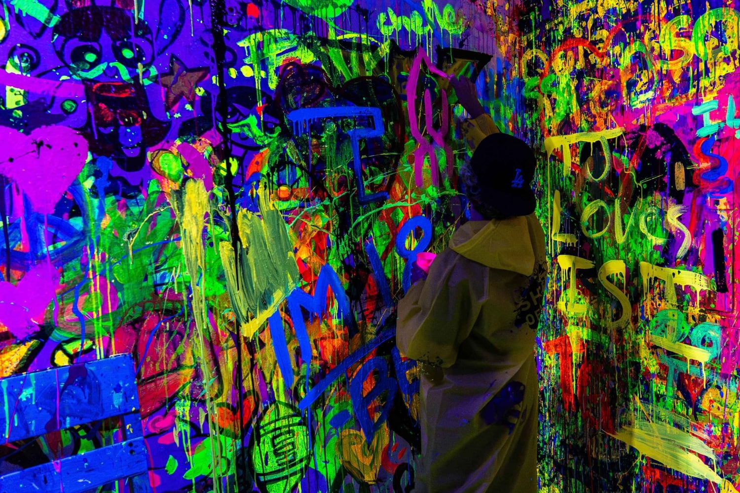 Chicago: Shooting & Spinning Art Experience (Neon Lights)