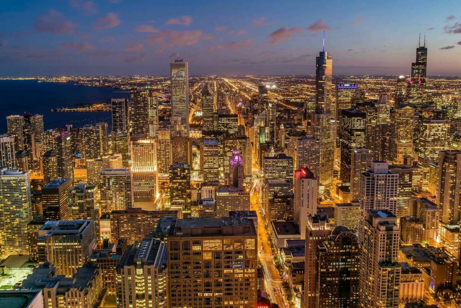 Chicago: tour notturno per piccoli gruppi con Skydeck e crociera sullo skyline