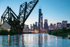 Chicago : Visite nocturne en petit groupe avec Skydeck et Skyline Cruise