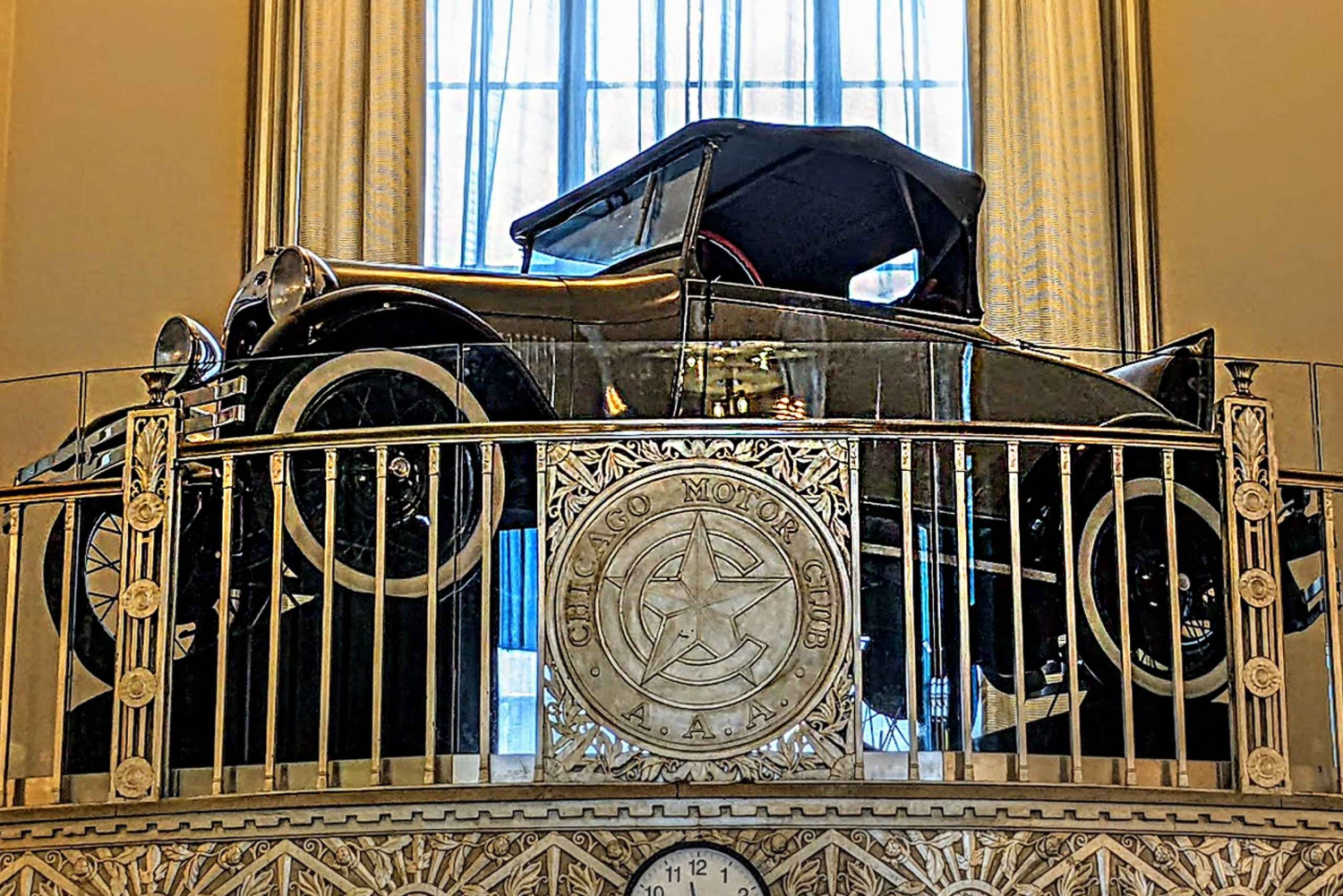 Tour a piedi di Chicago: ammira i capolavori dell'Art Déco all'interno