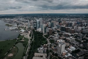 Milwaukee: Helicopter Rides Over Downtown & Lakefront