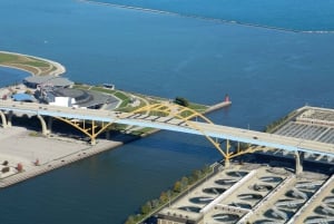 Milwaukee: Helicopter Rides Over Downtown & Lakefront