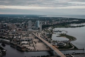 Milwaukee: Helicopter Rides Over Downtown & Lakefront