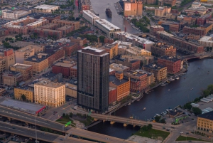 Milwaukee: Helicopter Rides Over Downtown & Lakefront