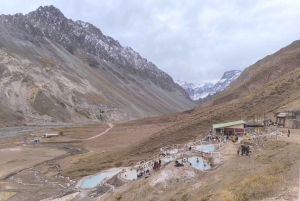 ♨️Colina Valley Hot Springs: Andean Getaway