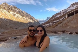 ♨️Colina Valley Hot Springs: Andean Getaway