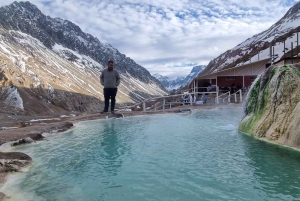 ♨️Colina Valley Hot Springs: Andean Getaway