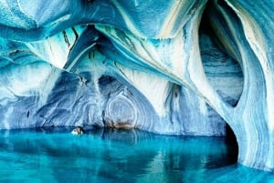 Coyhaique: Visita às grutas de mármore e à catedral com almoço