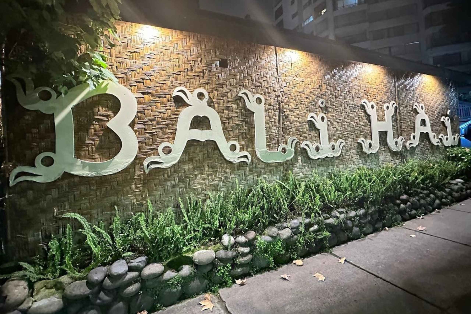 Cena y Show en Restaurante Bali Hai – Tradiciones de Chile