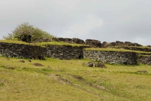 Påskön: Förfädernas grottor och Orongo Last Village