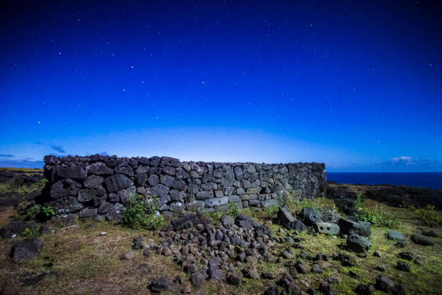 Epic North Coast Trek: Discover Rapa Nui's Wild Beauty