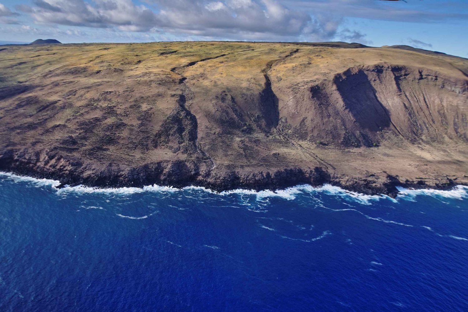 Epic North Coast Trek: Discover Rapa Nui's Wild Beauty