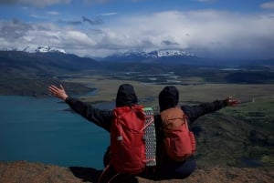 From Puerto Natales: Torres del Paine Hiking Tour with Lunch