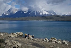 From Puerto Natales: Torres del Paine Hiking Tour with Lunch