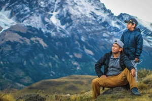 Punta Arenas: Ganztägiger Ausflug Torres del Paine + Milodón (mit Flughafentransfer)