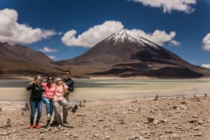 From San Pedro de Atacama: 4-Day Uyuni Salt Flats Tour