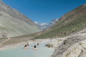 Von Santiago: Colina Thermalbäder und Embalse el Yeso mit Picknick