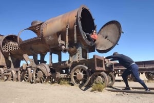 De Uyuni: Salar de Uyuni 3D 2N e lagoas coloridas.