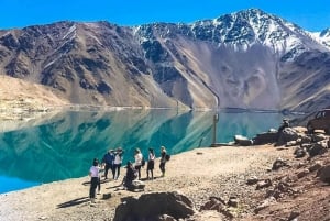 Excursão de 1 dia ao Embalse del Yeso e às fontes termais saindo de Santiago