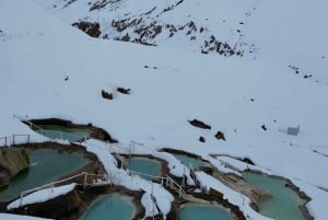 Excursão de 1 dia ao Embalse del Yeso e às fontes termais saindo de Santiago
