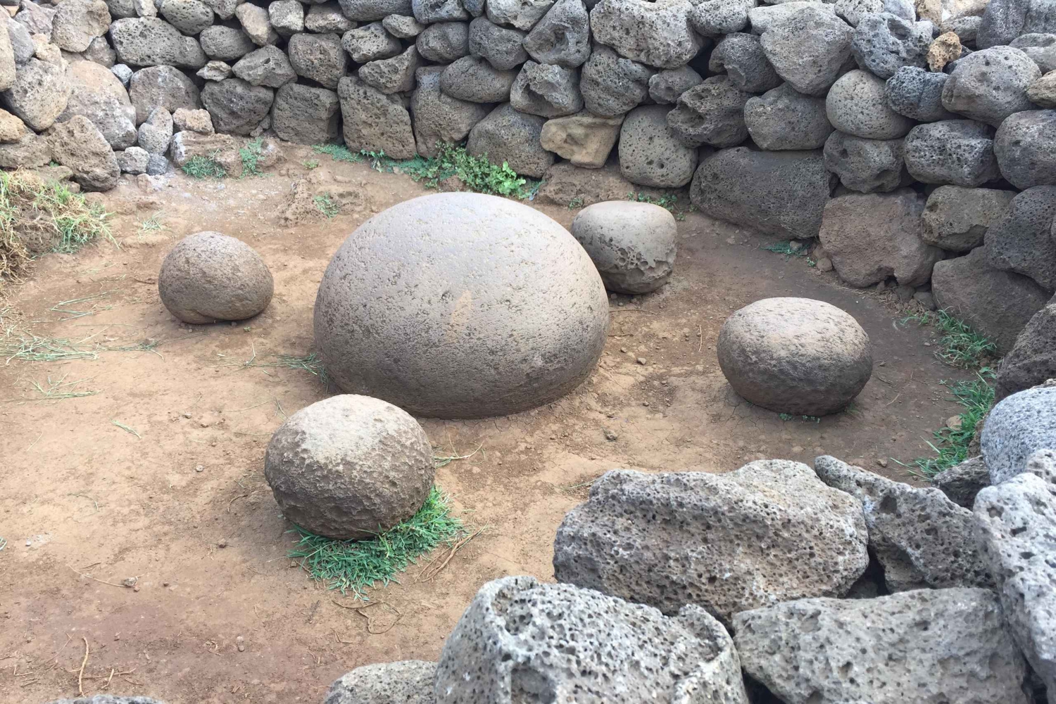 Ханга Роа: Полный день Моаи и Мистери
