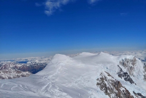 Avventura di trekking sul ghiaccio sul ghiacciaio Calluqueo, Patagonia