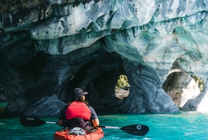 Kayak en Santuario de la Naturaleza Capilla de Mármol