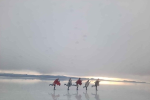 La Paz : Tour d'Uyuni se terminant à Atacama au Chili en bus.