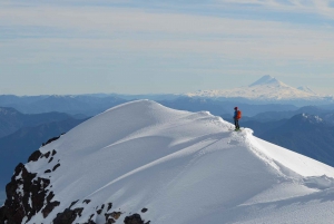 Aufstieg mit Skiern auf den Vulkan Villarrica