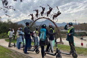 Natura e urbanistica in scooter a Santiago