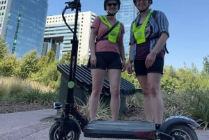 Natura e urbanistica in scooter a Santiago