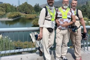 Natura e urbanistica in scooter a Santiago