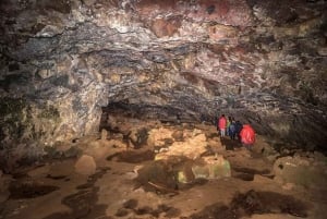 Tour Privado de Trekking: Cuevas de Isla de Pascua