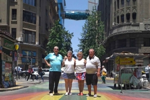 Tour privato a piedi di Santiago come un locale