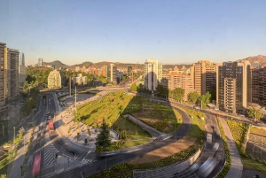 Tour privato a piedi di Santiago come un locale