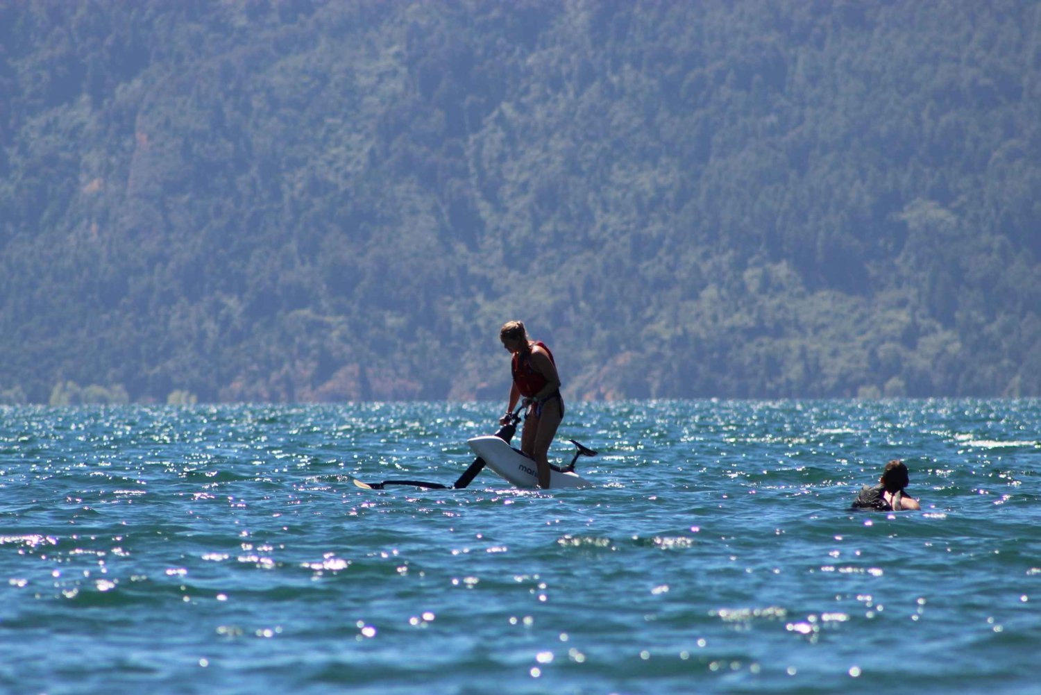 Pucón, Chile: Ta en tur rundt innsjøen på en vannsykkel, SL3